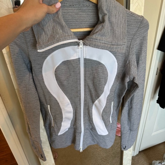 Lululemon Stride Gray and White Zip-Up Jacket - Picture 2 of 5